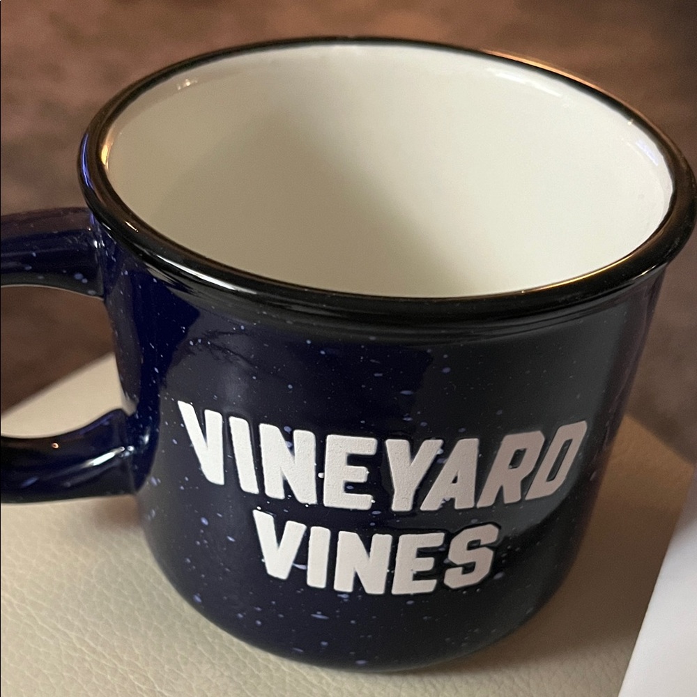 Vineyard Vines Dark Blue Speckled Mug. Comes in box! New.